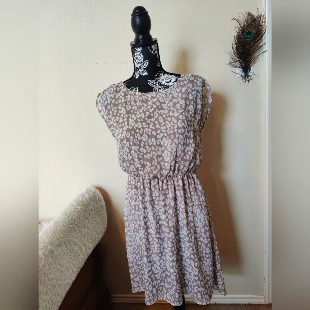 Maurices tan & cream sleeveless dress 🤍🤎 (Medium)
